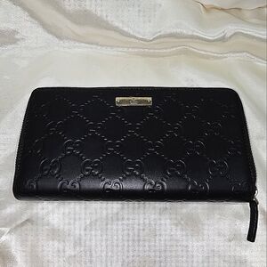 Gucci Guccisima Black Embossed Monogram Ziparound Leather Wallet AUTHENT…